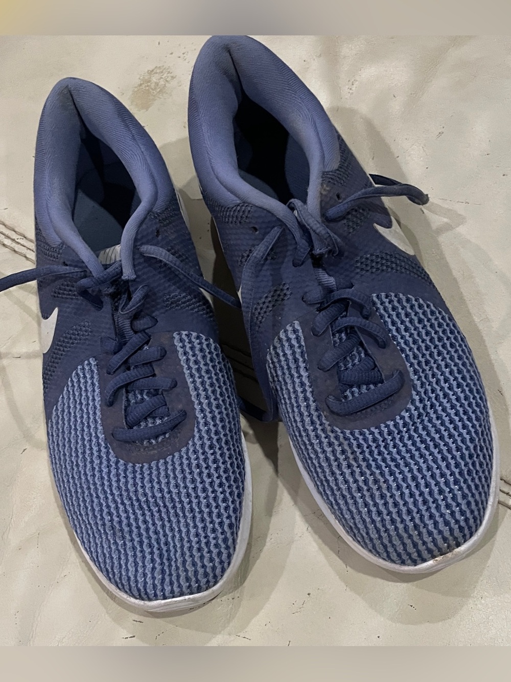 Nike women’s Navy Blue Knit Athletic Sneakers 7.5